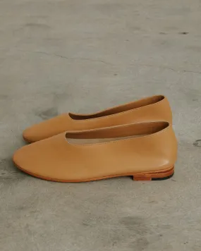 Glove in Camel
