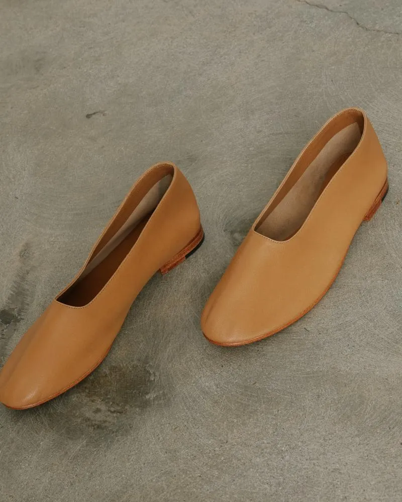 Glove in Camel
