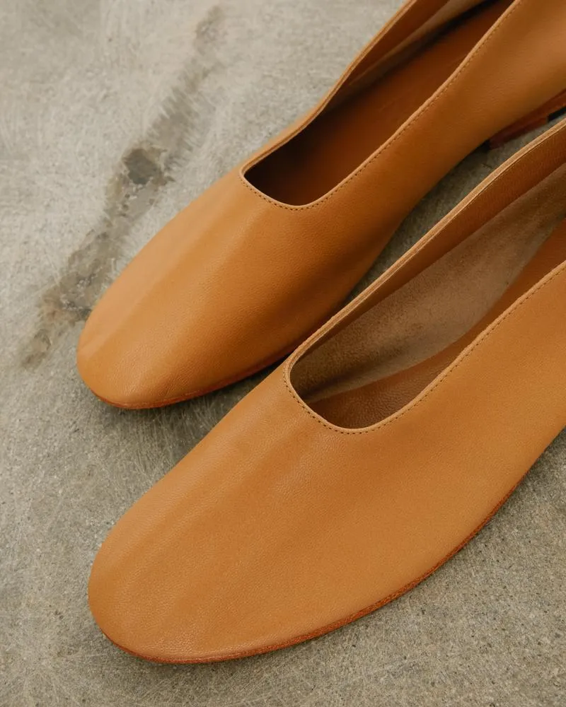 Glove in Camel
